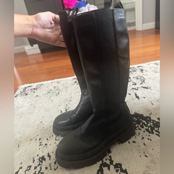 Black Leather Knee High Boots - Picture 4 of 4